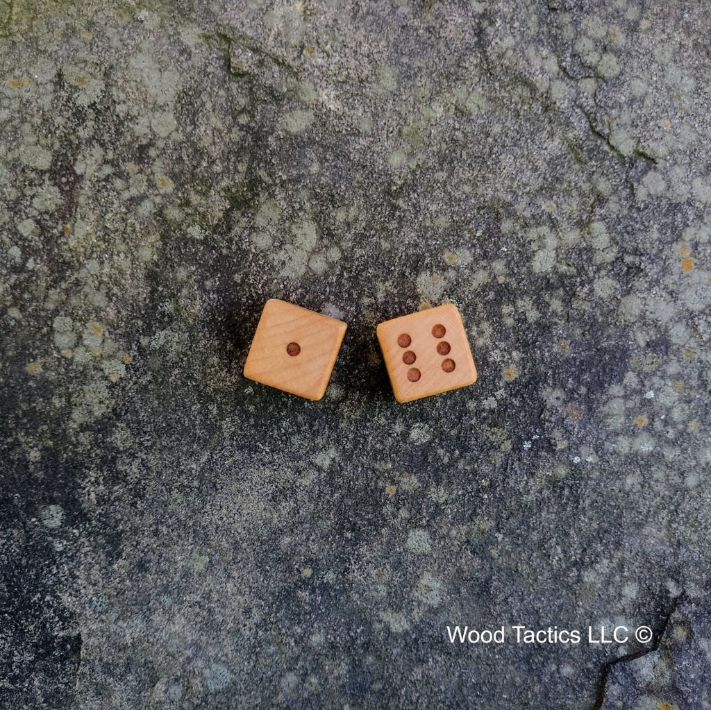Maple Hardwood D6 16mm in size Dice with PIPS. End Grain View.