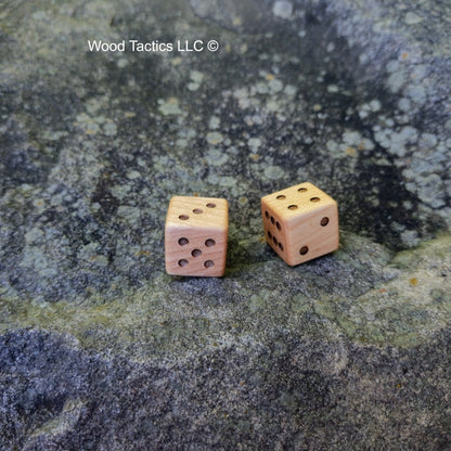 Maple Hardwood D6 16mm in size Dice with PIPS. Face Grain View.