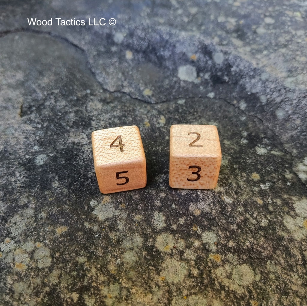 Maple Hardwood D6 16mm in size Dice with Standard Numbers. Face Grain View.